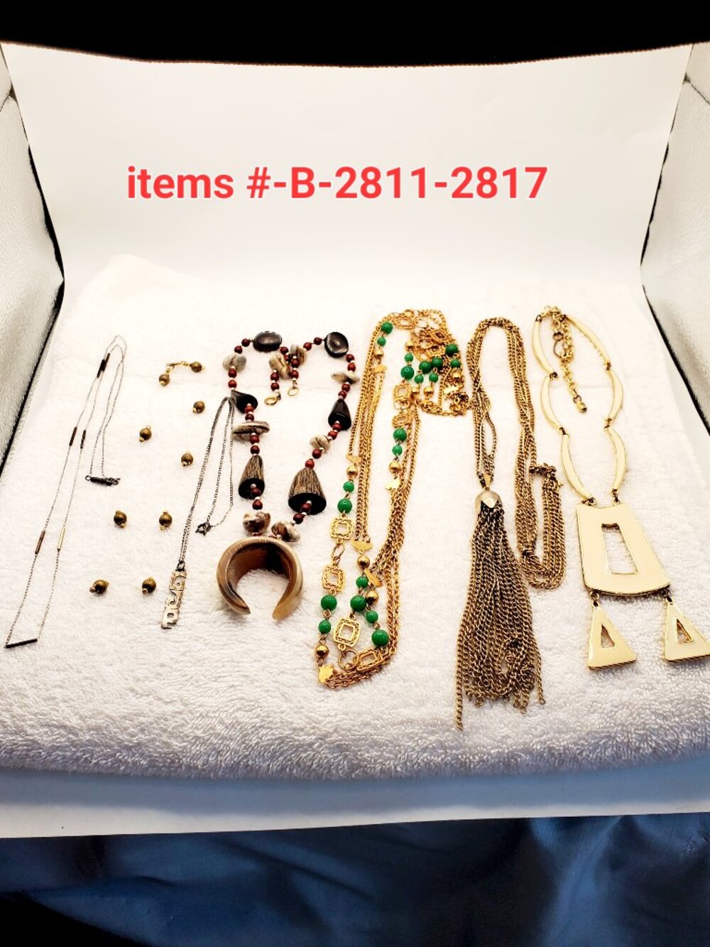 7 Vintage Necklaces, items #B- 2811-2817,. wt. 192.,